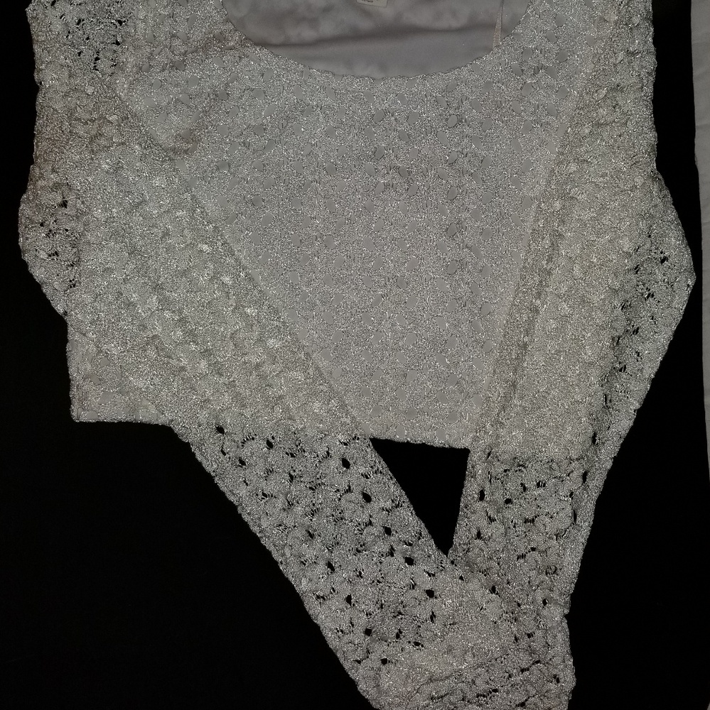 Crop Top - Picture 2 of 3